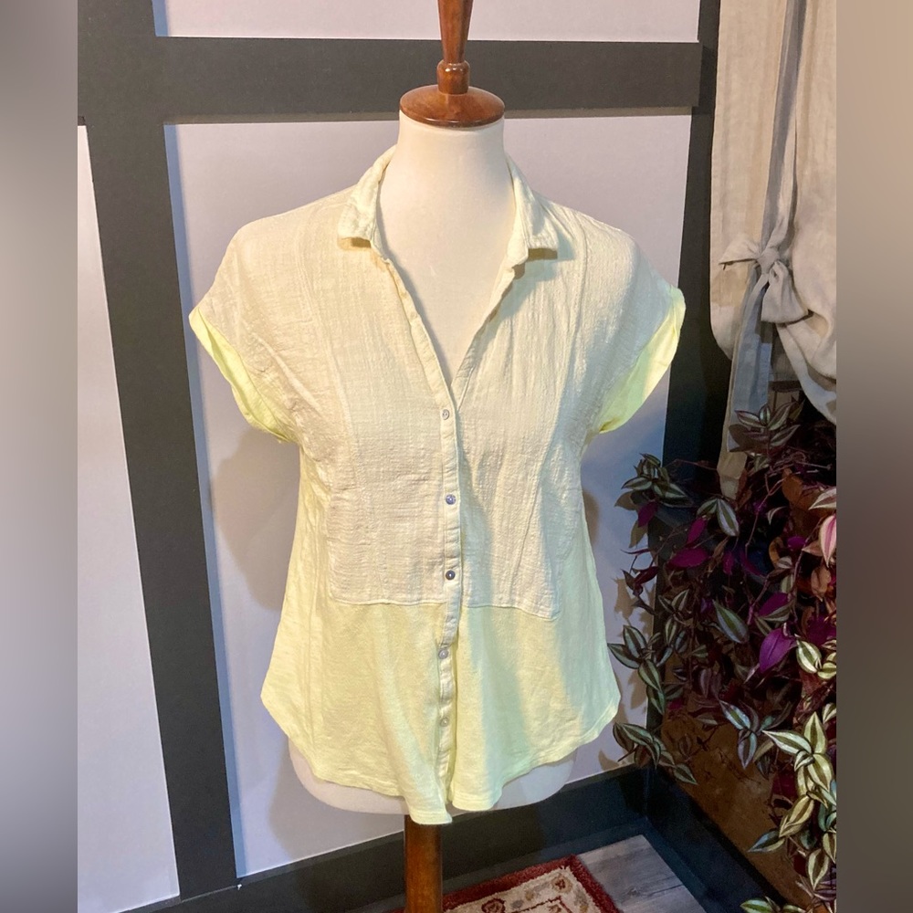 Buttondown linen top